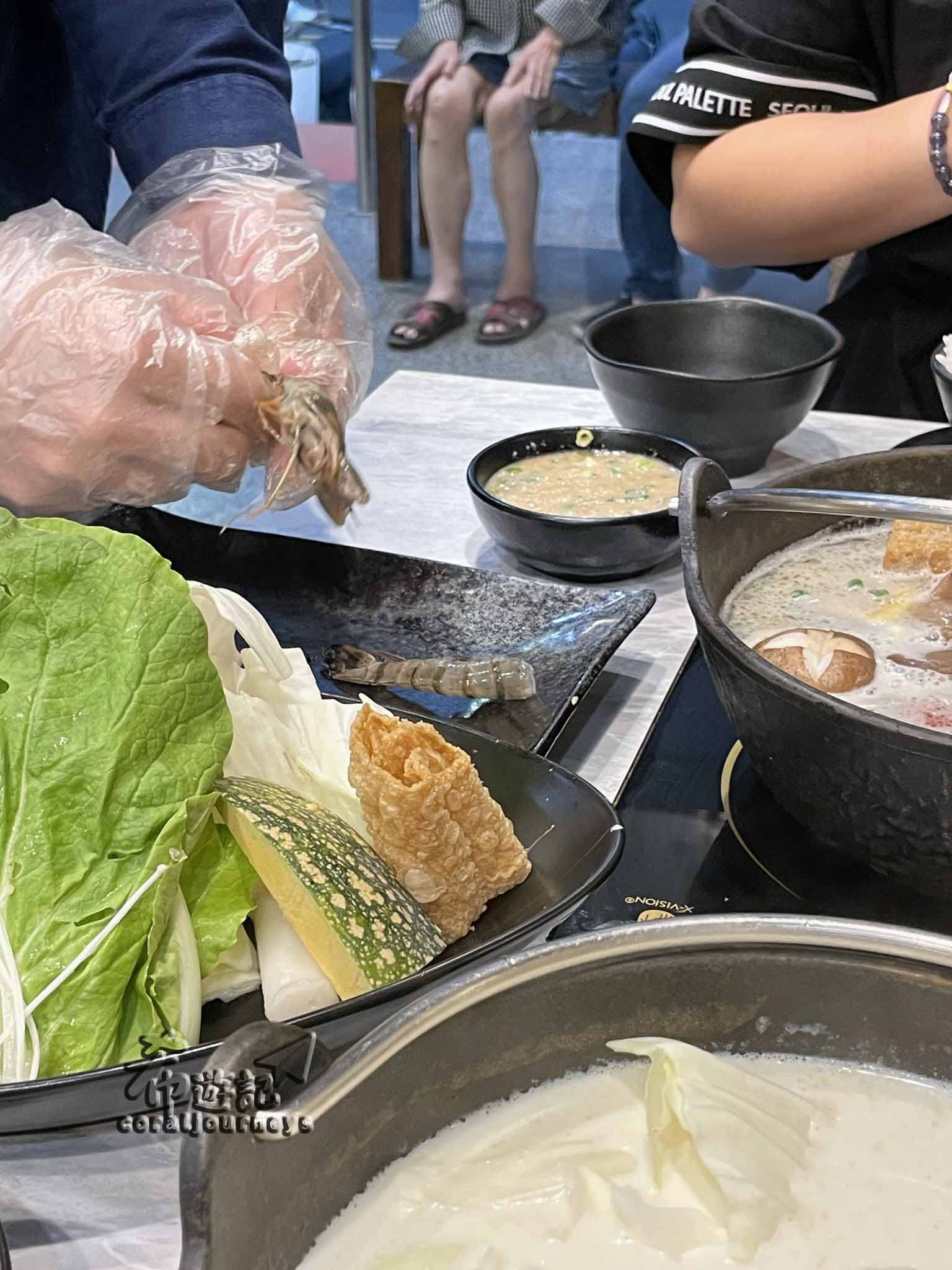 新北新莊|【熟度精緻鍋物】超吸睛特色湯頭，狗狗泡澡的牛奶鍋推薦，還有豪華海鮮鍋！